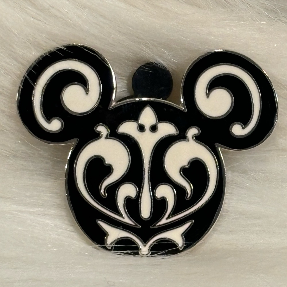 Mickey Mouse Disney Brocade Trading Pin